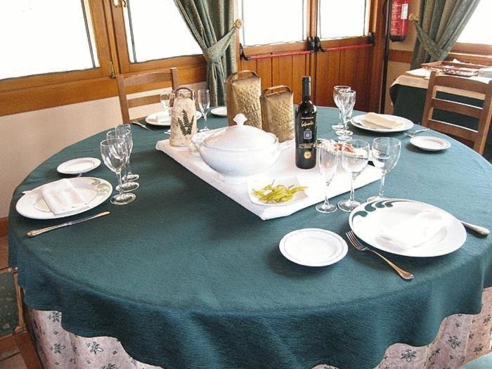Hostal Lorentxo Olave Exterior photo